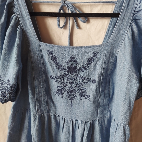 NWT Medium Wash Midi Embroidered Folk Dress - Picture 4 of 8